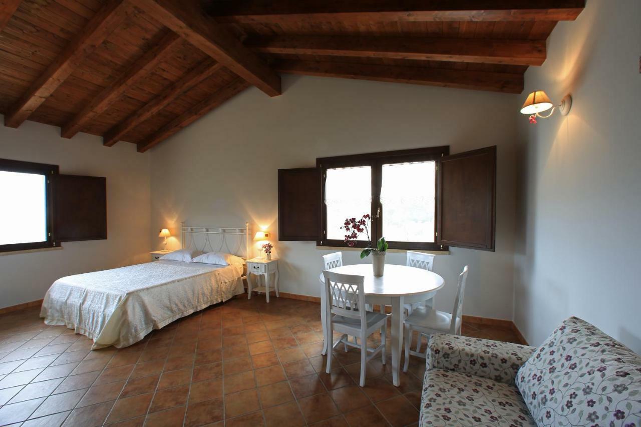 Casale Madeccia Guest House Sonnino Exterior photo